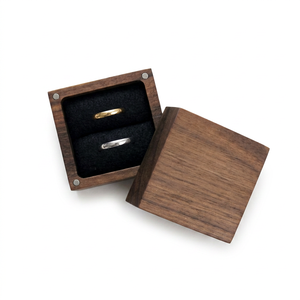 Boîte à bague en bois de noyer avec couvercle magnétique, gravure personnalisée, boîte cadeau pour demande en mariage, bijoux, OEM, mariage, entreprise, Vietnam - Product Image 1