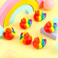 Wowei arc-en-ciel caoutchouc canard Mini canards en vrac arc-en-ciel décorations de fête baignoire canard pour coloré fête d'anniversaire LGBT faveurs cadeau
