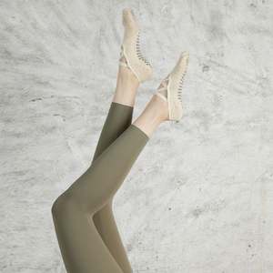 Calcetines de Pilates Antideslizantes con Logotipo Personalizado, Calcetines de Yoga de Algodón para Mujer, Calcetines de Yoga Tejidos para Entrenamiento y Fitness - Product Image 1