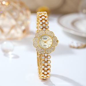Flower Women's <b>Watch</b> Fashion Flower-Shaped Quartz Wristwatch Women's Alloy Bracelet <b>Watch</b> - Product Image 1