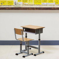 Ensemble table et chaise en bois réglable au design moderne pour les enfants d'âge scolaire - Mobilier pour étudiants