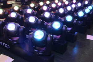Projecteur de lumière à tête mobile à LED pour éclairage de scène, projecteur de lumière pour Dj, 4 pièces, 32W, RGBW, 4 en <span class=keywords><strong>1</strong></span> - Product Image 4
