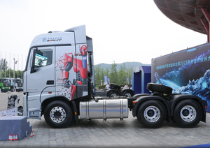 Camión Pesado Foton EST 6x4 con Transmisión Automática, Asiento con Suspensión Neumática, Volante a la Izquierda, Diésel Euro 5 >450hp para Exportación - Product Image 4