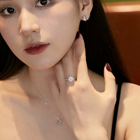 Dylam Sparkling Snowflake Shape 2ct 5A Cubic Zirconia Boucles d'oreilles pour femmes