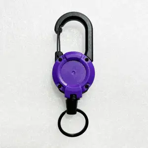 P-007 nouveau style violet rétractable porte-bobine d'insigne en gros étiquette personnalisée mignon YoYo Badge Clip avec porte-carte d'identité