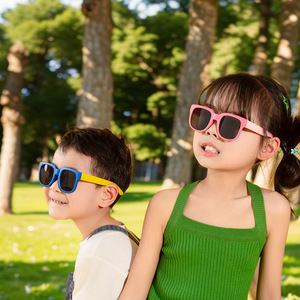 Lunettes de soleil tendance pour enfants, protection UV400, monture en TPEE légère, unisexe, protection solaire extérieure, type 3, monture intégrale - Product Image 1