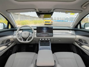BYD <span class=keywords><strong>Han</strong></span> <span class=keywords><strong>L</strong></span> EV Veicolo Elettrico ad Alta Velocità AWD 4WD, Auto Cinese ad Alte Prestazioni, Berlina 4 Porte 5 Posti, 701km 680 CV, Modello 2025 - Product Image 6