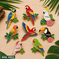 Épinglette personnalisée en émail avec motif de perroquet, épinglette d'oiseaux tropicaux, badge coloré, souvenir du tourisme tropical, épinglette en métal pour revers