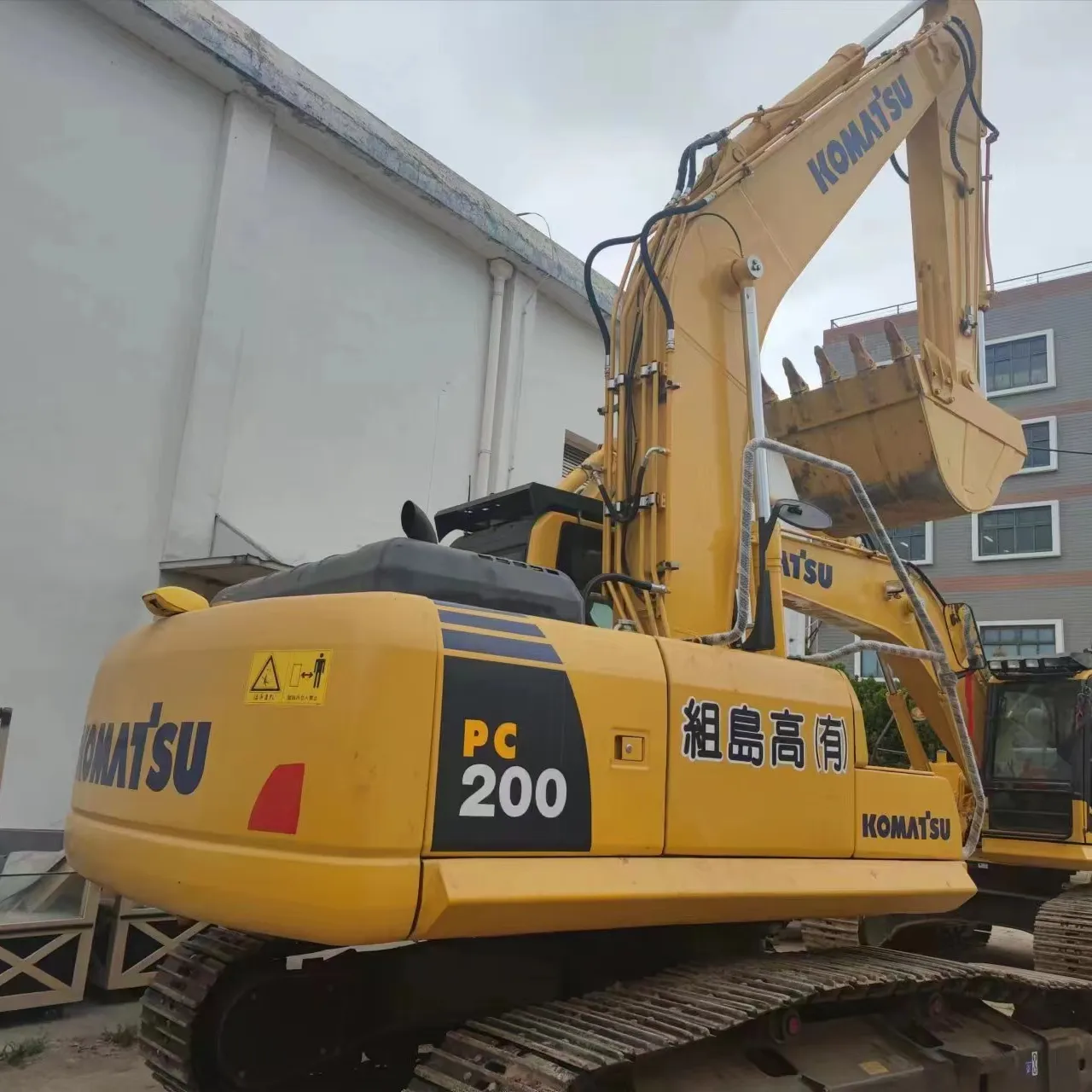 Kullanılan japonya inşaat makinesi gelişmiş Komatsu PC200 ekskavatör/kullanılan ağır ekipman/Komatsu kullanılmış ekskavatör PC 200 başparmak