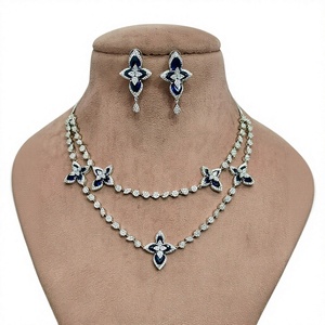 Magnifique ensemble collier et boucles d'oreilles en zircon plaqué argent de qualité supérieure, tendance, pour fiançailles, mariage et occasions spéciales. - Product Image 2