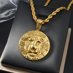 Pendentif Collier Homme Tête de Lion Rond Personnalisable en Acier Inoxydable 316L Plaqué Or 18K avec Chaîne Épaisse Torsadée - Product Image 3