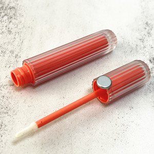 Tubo de Brillo Labial Cuadrado Vacío al por Mayor con Tapa Abatible de 2ml, Envase Cosmético Personalizado con Logotipo de ABS/PETG/AS - Product Image 1