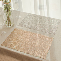 Napperons classiques en PVC durable feuilles d'or carrées pour aliments napperons isolants thermiques creux pour hôtel restaurant classique