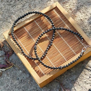 <span class=keywords><strong>Cavigliera</strong></span> in Shungite Naturale Russa Lucidata a Mano, Elegante, Versatile, Classica, Minimalista, Spirituale, Gioiello Ornamentale per Caviglia - Product Image 1