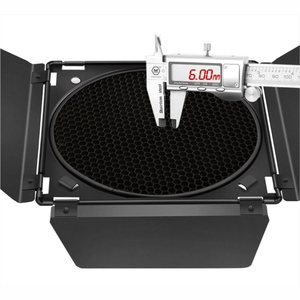 DENGWEI Réflecteur standard en alliage d'aluminium de <span class=keywords><strong>7</strong></span> pouces Accessoires de studio <span class=keywords><strong>photo</strong></span> Barndoor avec grille en nid d'abeille et 3 filtres de gel de couleur - Product Image 5