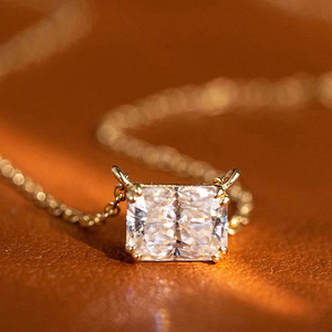 Collar con colgante cuadrado para mujer, joyería minimalista de moda para uso diario - Product Image 1