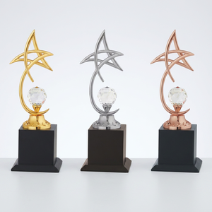 Trofeo estrella personalizado para premios de reconocimiento empresarial. Trofeo corporativo premium con acabado superior para la excelencia empresarial. - Product Image 1