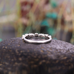 F1528 Anello da Donna in Oro Bianco con Diamante Taglio Marquise Colore G, Gioiello Classico per Fidanzamento - Product Image 3