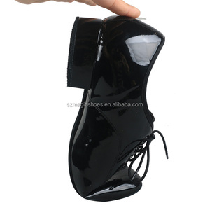 Zapatos de fiesta de baile negros muy suaves de PU de patente personalizada para hombres zapatos de baile de salón de suela blanda de gamuza para interiores de 2,5 CM - Product Image 6