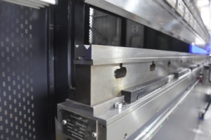 Máquina Industrial de Rolado de Placas de Acero Inoxidable de 3 Rodillos con Barra de Torsión, Operación Hidráulica, Cilindro de Conformación con Motor y Engranaje - Product Image 4