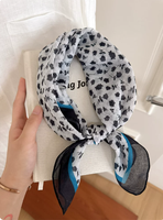 Op maat gemaakte digitale print katoenen vierkante sjaal 55*55cm bandana lichtgewicht ademend accessoire voor dagelijks gebruik, reizen, styling en bruiloften