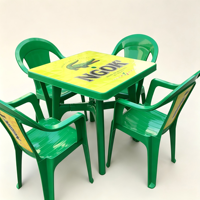 Ensemble de table et chaises en plastique imprimé pour l'extérieur, idéal pour la publicité de restaurants, les festivals de bière et les salons professionnels – Personnalisable avec votre marque