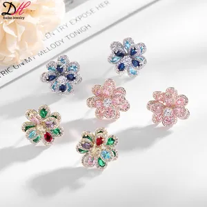 S925 Anting-Anting Perjamuan Camellia Emas, Perhiasan Zirkon Berlian Retro Kreatif Mode Jarum Perak