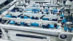 Máquina Troqueladora Automática Profesional LK-106M de 1060 mm para Cajas de Pañuelos Faciales y Embalajes de Cartón para Productos del Hogar - Product Image 3
