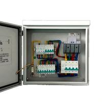 Boîtier de distribution d'énergie intelligent avec dispositif de réenclenchement automatique et protection contre la foudre SPD – Solution PDU connectée au réseau