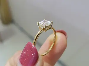 Anillo solitario de oro amarillo sólido de 18 quilates personalizado corte princesa D color VVS moissanita anillo de compromiso