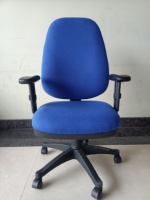 JOHOOFURNITURE Chaise de bureau moderne pivotante avec dossier haut en maille, roulettes, appui-tête et accoudoirs