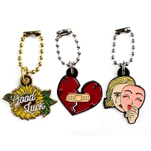 Porte-clés en métal personnalisé avec logo en émail dur, accessoires décoratifs, design gratuit, vente en gros, porte-clés mignon style anime - Product Image 3