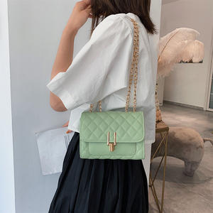 กระเป๋าทรงสี่เหลี่ยมจัตุรัสขนาดเล็กสะพายไหล่ข้างหนึ่งสายโซ่ปักลายด้วยเม็ดเพชรใหม่ - Product Image 4