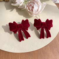 Boucles d'oreilles pendantes vintage en alliage, velours, nœud rouge et perles, pour femme – Accessoires d'oreille mignons, tendance et haut de gamme pour l'automne et l'hiver