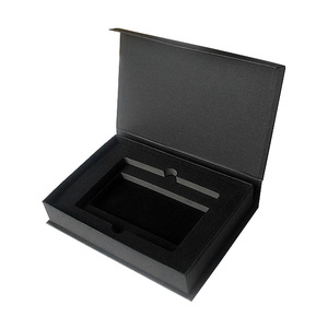 La espuma de la Caja magnética de regalo negra se inserta en el embalaje y se llena con productos de protección contra golpes de espuma - Product Image 1