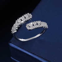 Bague de luxe au design unique avec pierres étincelantes, ajustable et empilable, idéale pour offrir, pour femme, tendance