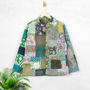 Chaqueta Acolchada de Algodón Estampada Reversible de Nuevo Estilo, Chaqueta Kantha Hecha a Mano con Parches de Algodón - Product Image 3