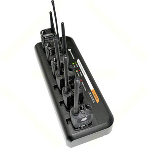 Cargador Multi-Unidad PMLN6588 PMLN6588A con Seis Ranuras para Radios CP200d CP200 PR400 CP200XLS CP150 - Product Image 1