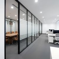 Cloison modulaire intelligente à commande magnétique 100 mm |   Mur acoustique en verre simple avec cadre en aluminium de 40 mm pour centres commerciaux et boutiques de luxe