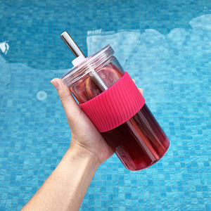Vente en gros de bocal en verre à large ouverture en borosilicate avec manchon en silicone Tasses à thé Boba réutilisables avec couvercle et paille - Product Image 2