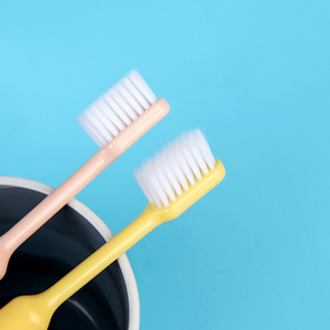 Cepillos de dientes creativos con cara sonriente de colores dulces, cerdas suaves, cabezal pequeño con cubierta protectora para uso doméstico - Product Image 4