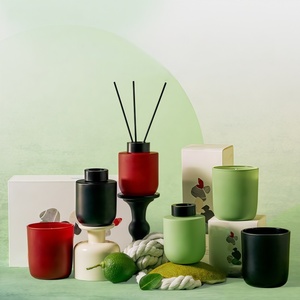 Set Aromaterapia Personalizzato Eco-Friendly: <span class=keywords><strong>Candele</strong></span> Profumate in Cera di Soia in Vasetti di Vetro Colorati e <span class=keywords><strong>Diffusore</strong></span> a Bastoncini <span class=keywords><strong>per</strong></span> Compleanni, Halloween, Diwali - Product Image 2