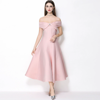Robe mi-longue élégante en daim, style français personnalisé, à épaules dénudées, avec boucle diamantée et taille cintrée