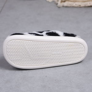 Wholesale Dropshipping Cartoon Cow Winter <strong>Thermal</strong> Warm Anti-Slippery Soft Plush <strong>Slippers</strong> for <strong>Men</strong> Women - Product Image 4
