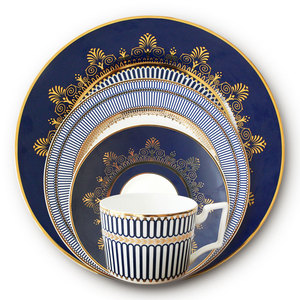 Service de table en porcelaine fine de style européen avec rayures géométriques bleues et dorées pour banquets de mariage et restaurants haut de gamme - Product Image 1
