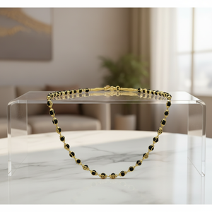 Collar de Perlas Negras y Doradas de Primera Calidad con Amuleto de Swastika Auspicioso, Estilo Hindú, Joyería Elegante de Fabricante - Product Image 3