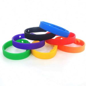 Bracelet en silicone à prix bas, vente en gros, taille réglable, bracelet en caoutchouc, impression personnalisée du logo et du texte - Product Image 1