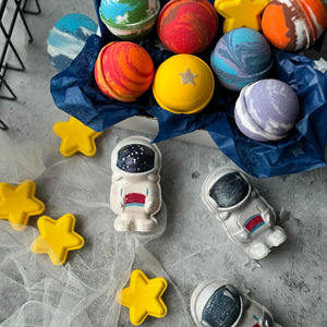 Fun Galaxy-Inspiré Nourrissant pour la peau et aromatique 50g Space Bath Fizzies Bombes de bain pour cadeau idéal pour les enfants - Product Image 2