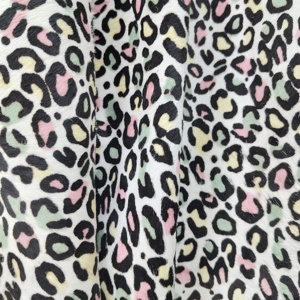 Pelle di vacca con pelo, stampa leopardata, motivo animale, materiale in vera pelliccia di mucca - Product Image 4