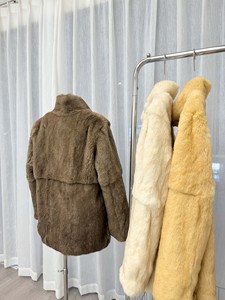 Nuevo <span class=keywords><strong>abrigo</strong></span> <span class=keywords><strong>de</strong></span> <span class=keywords><strong>piel</strong></span> <span class=keywords><strong>de</strong></span> conejo <span class=keywords><strong>de</strong></span> <span class=keywords><strong>nutria</strong></span> <span class=keywords><strong>de</strong></span> <span class=keywords><strong>piel</strong></span> completa <span class=keywords><strong>de</strong></span> Invierno para mujer, <span class=keywords><strong>abrigo</strong></span> <span class=keywords><strong>de</strong></span> <span class=keywords><strong>piel</strong></span> adelgazante <span class=keywords><strong>de</strong></span> lujo ligero <span class=keywords><strong>de</strong></span> medio a largo, <span class=keywords><strong>piel</strong></span> Real gruesa y cálida - Product Image 5